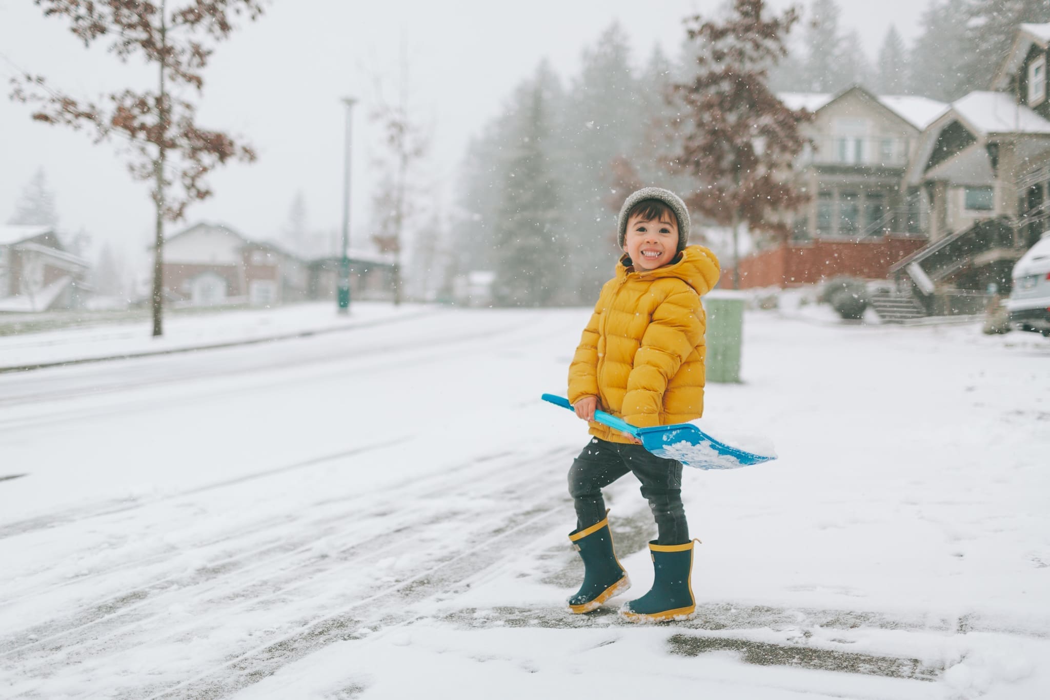 Moving in the snow ( kid is showering the snow ) with a yellow jacket