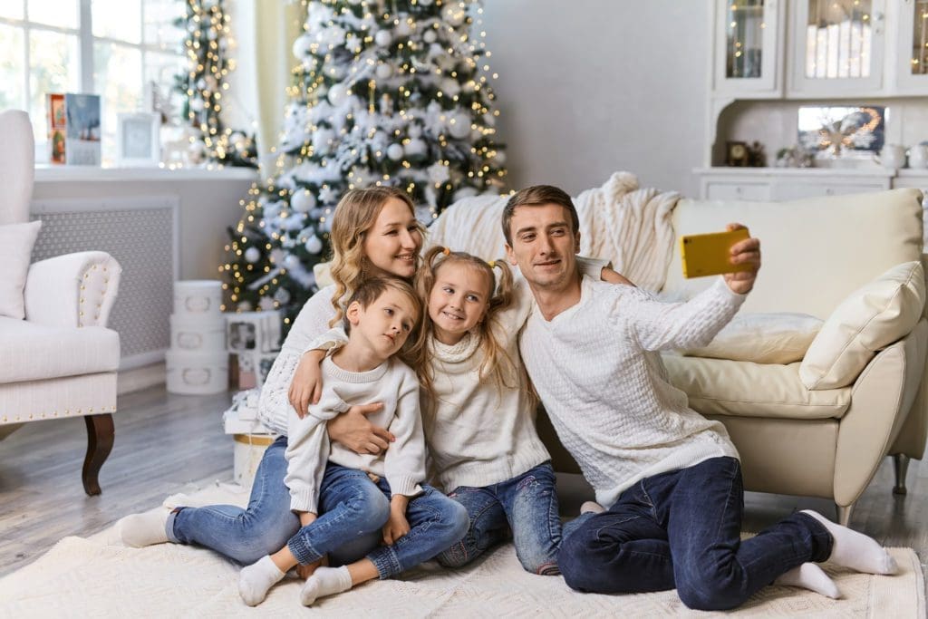 7 heartwarming, easy holiday traditions you can start at home